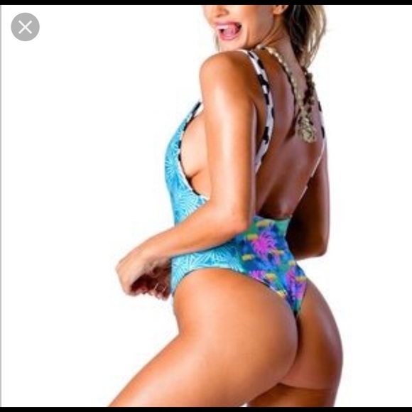 😬SOLD😬Moana Twisted toucan 1 piece - SMALL - Picture 3 of 8